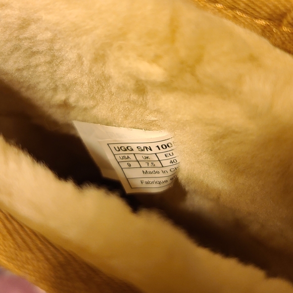 *SOLD* Floral Embroidered UGG Boots - Picture 9 of 10